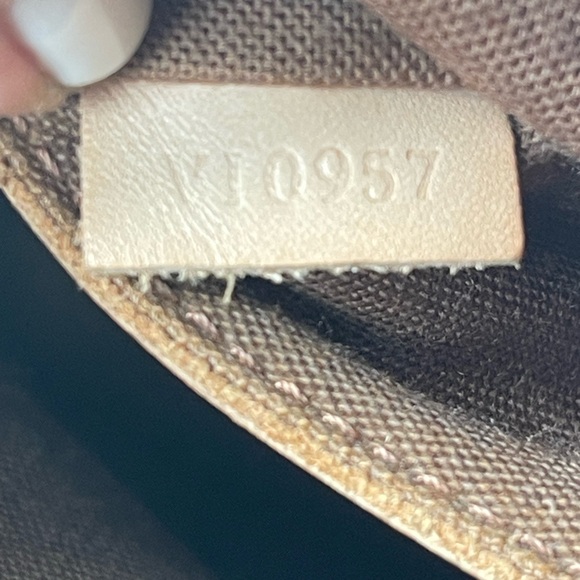 Louis Vuitton Alma Handbag - Picture 6 of 12